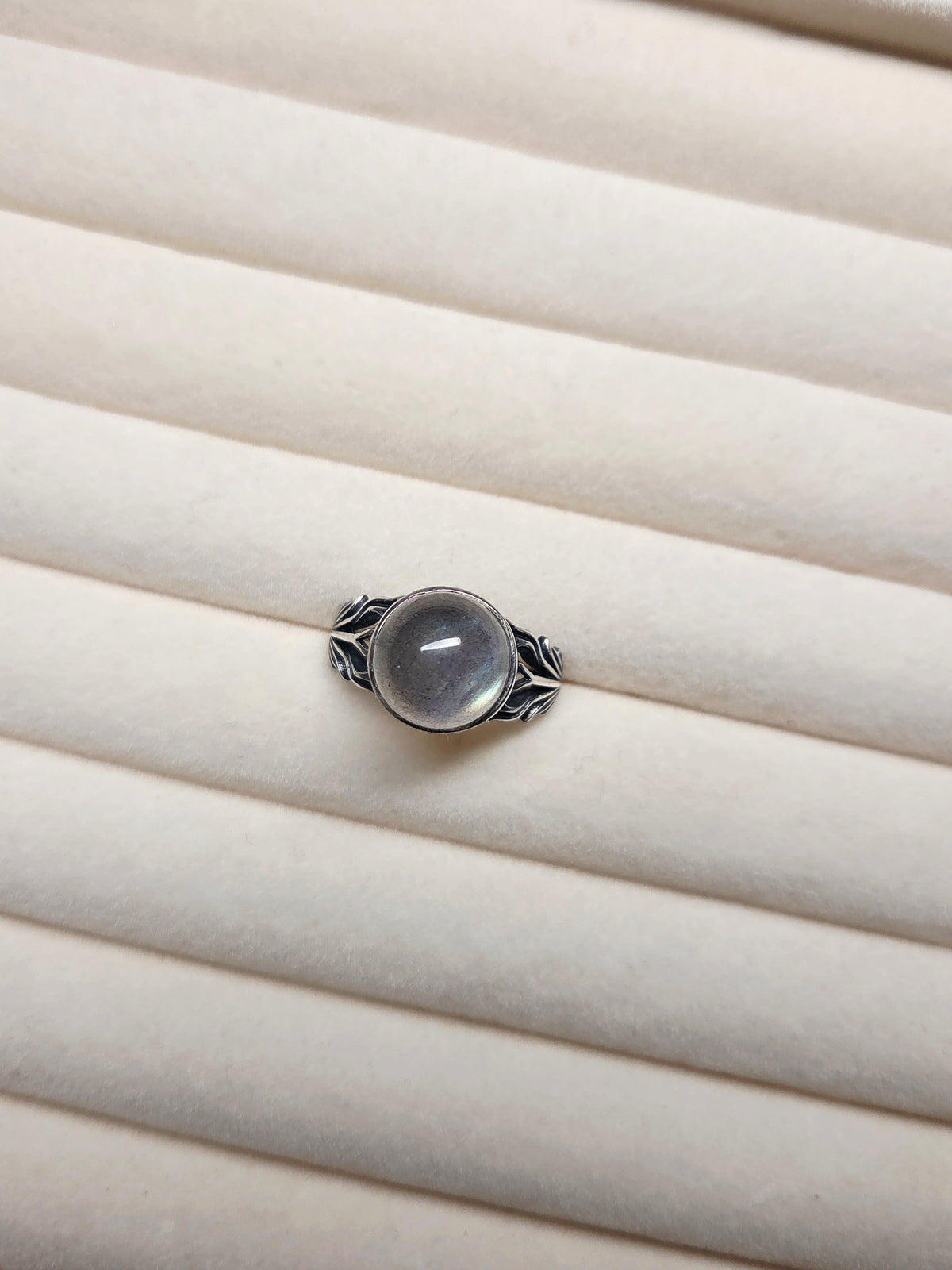 Mystic Halo – Vintage Silver Grey Moonstone Ring