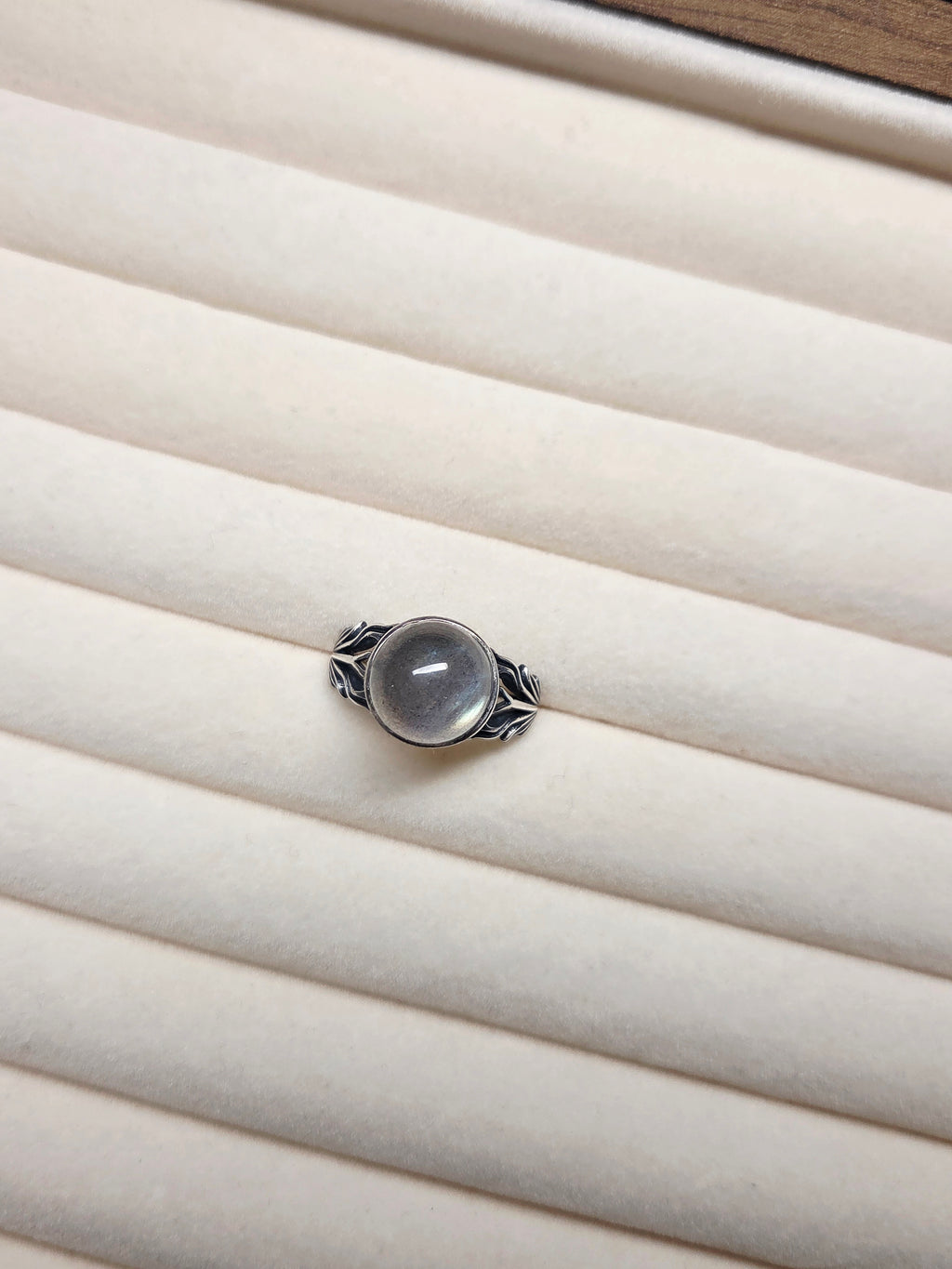 Mystic Halo – Vintage Silver Grey Moonstone Ring