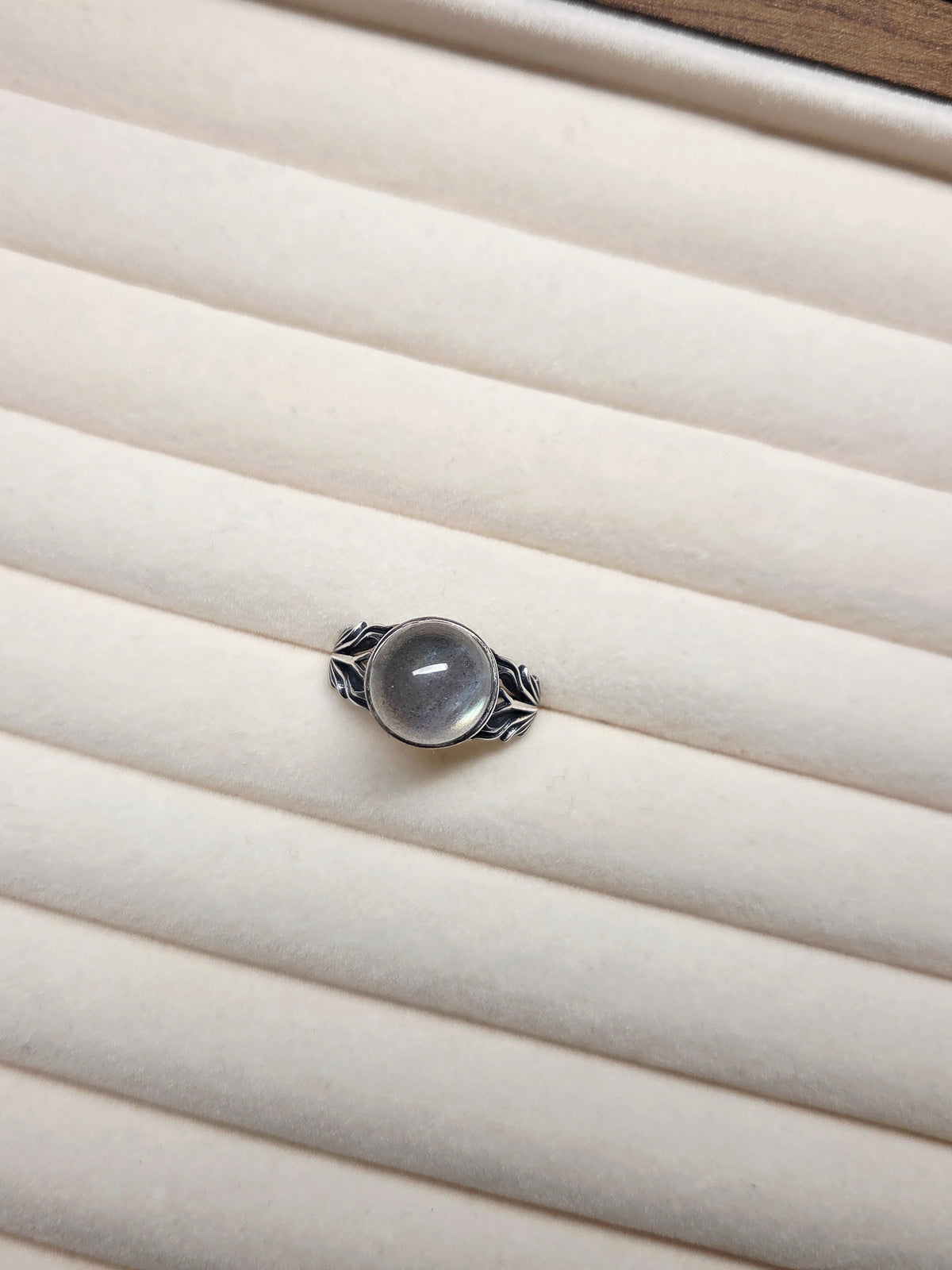 Mystic Halo – Vintage Silver Grey Moonstone Ring