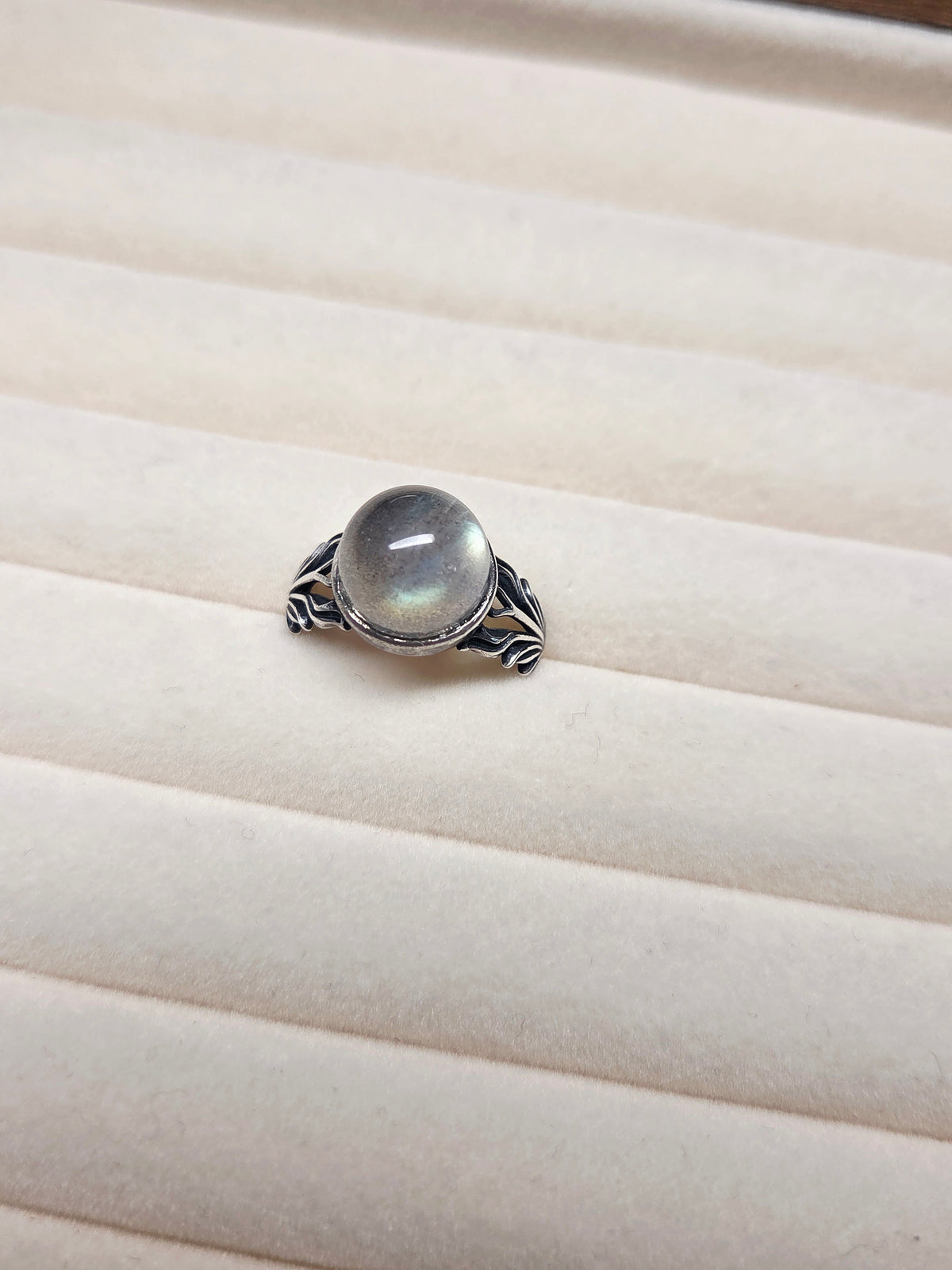 Mystic Halo – Vintage Silver Grey Moonstone Ring