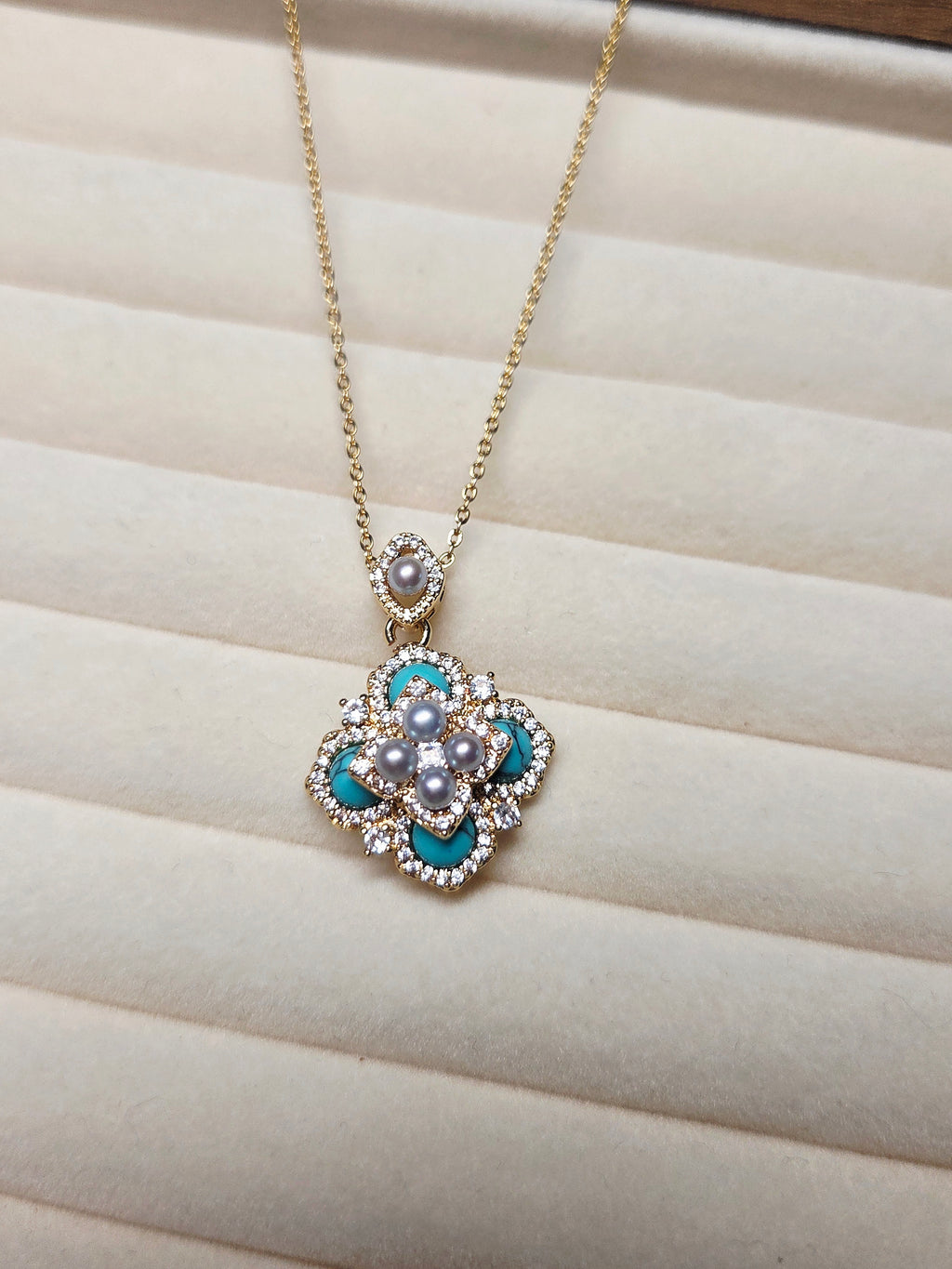 Natural Madama Pearl & Turquoise Clover Pendant Necklace