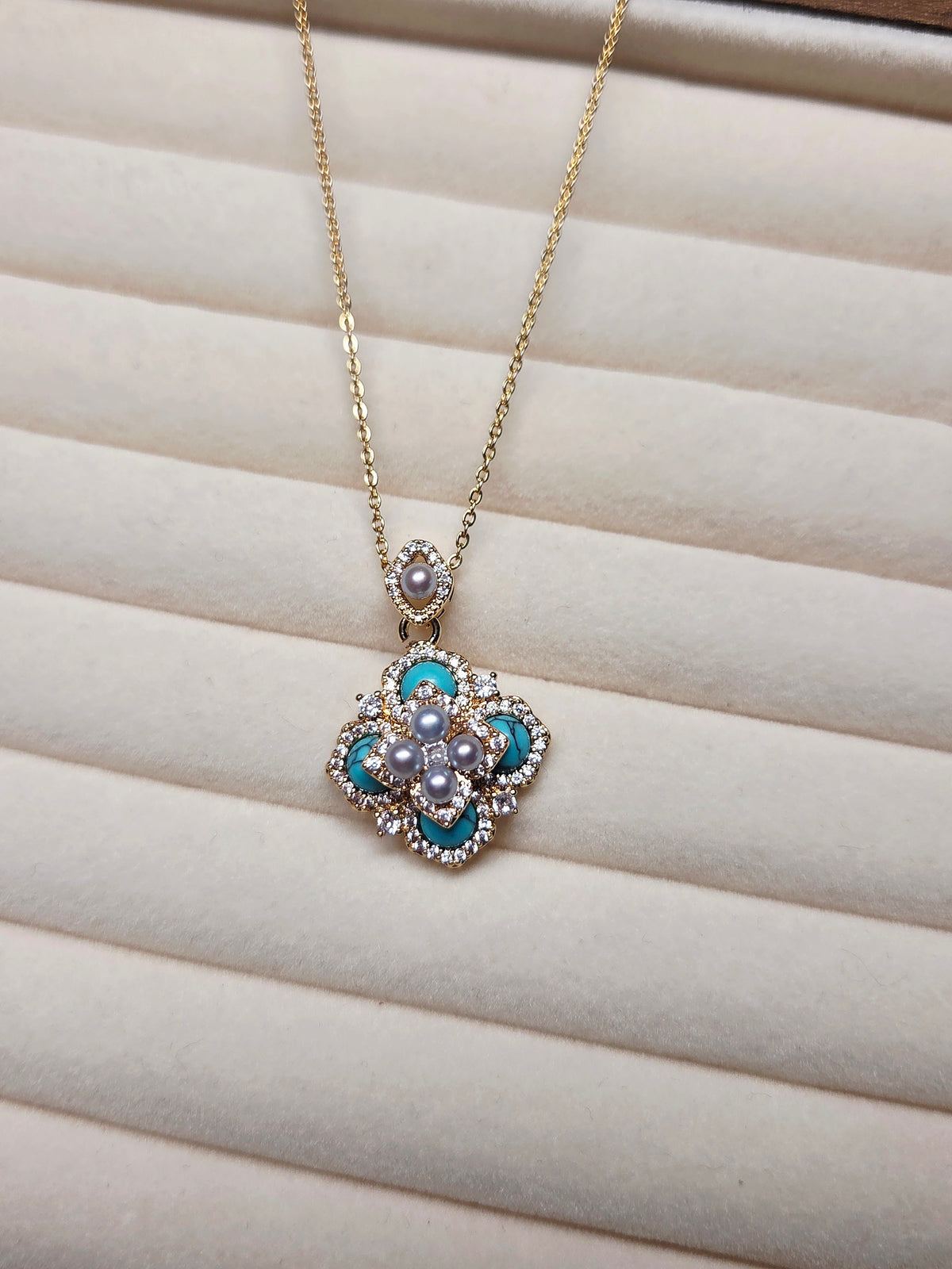 Natural Madama Pearl & Turquoise Clover Pendant Necklace